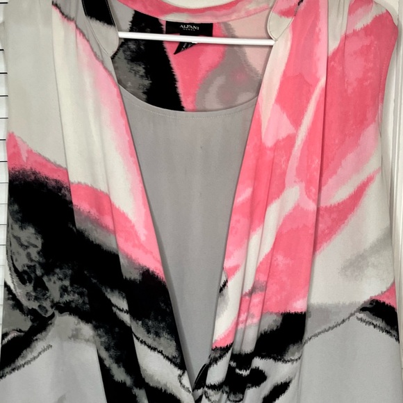 Pretty hi-lo sleeveless top size 2oW - Picture 5 of 16